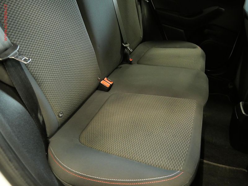 Ford Fiesta (2018) 1.0EB, ČR, AC, výhřev sed. - fotka 12 z 23