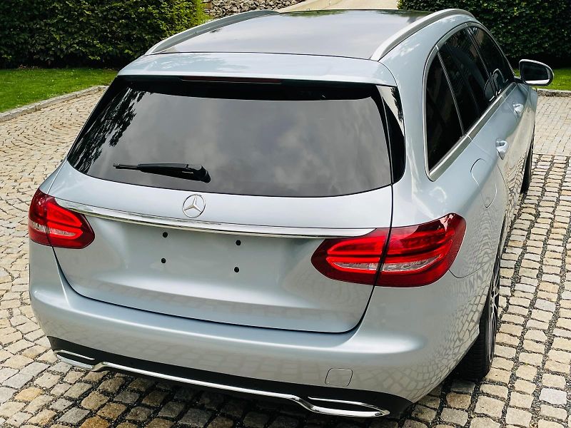 Mercedes-Benz Třídy C 220D MANUÁL VÝHŘEV SENZORY LED - fotka 13 z 52