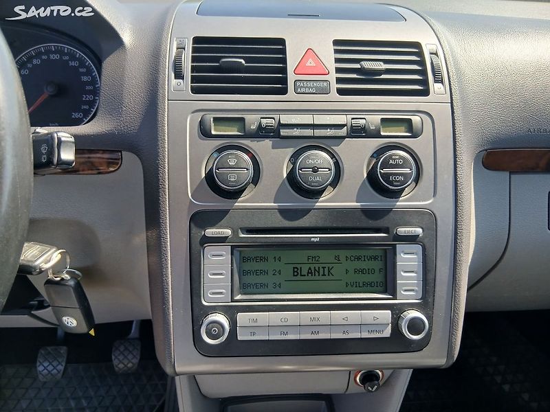 Volkswagen Touran 1.4 TSI, ALU, - fotka 17 z 30