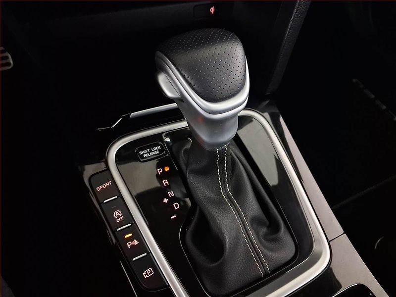 Kia Ceed (2023) 1.5 T-GDI - fotka 13 z 17