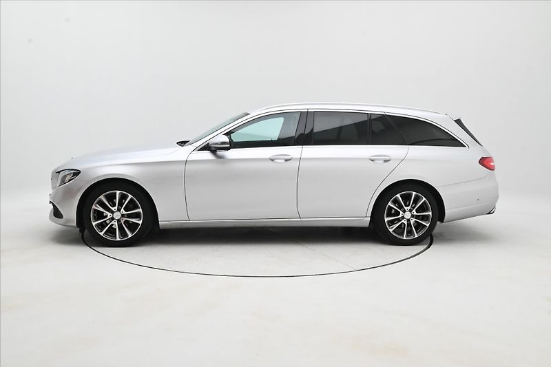 Mercedes-Benz Třídy E 2,0 220d 143 kW Avantgarde AT9 - fotka 8 z 33