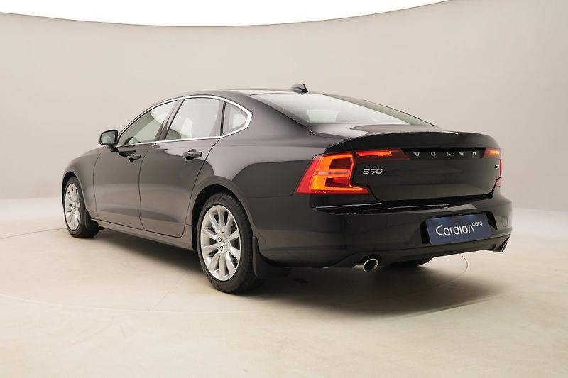 Volvo S90 D4 MOMENTUM AUT  - fotka 10 z 43