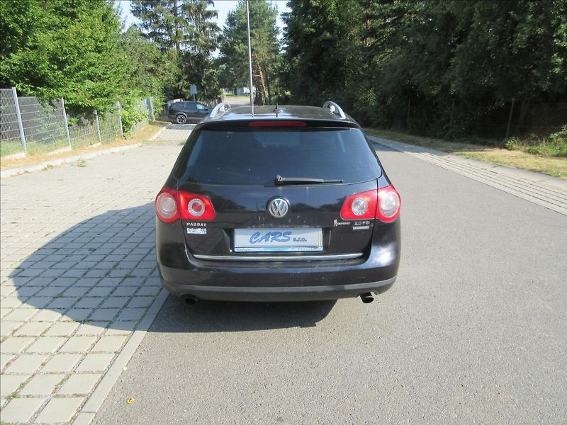 Volkswagen Passat 2,0 FSi 110Kw, 4x4, Kůže, xeno - fotka 8 z 24