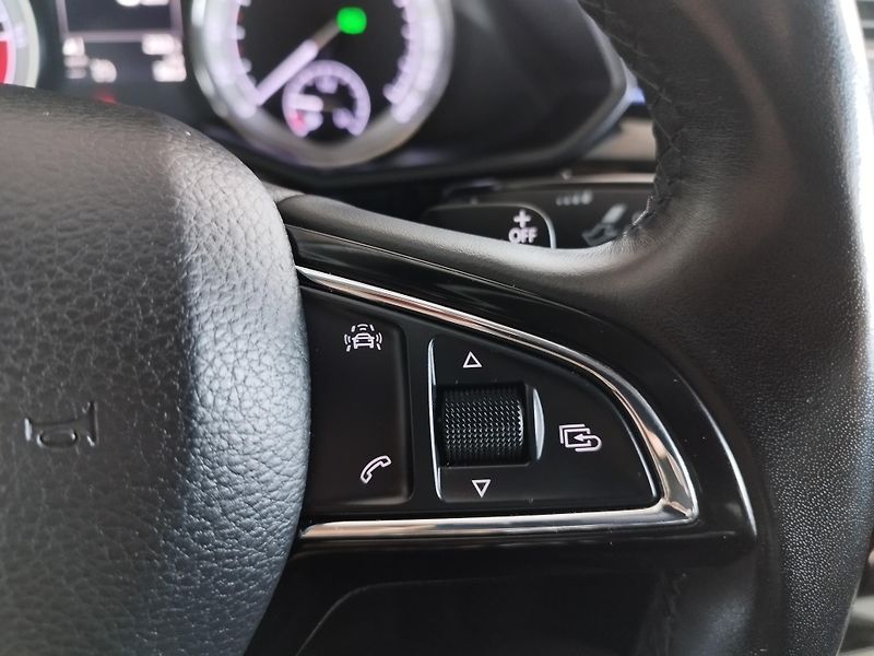 Škoda Superb (2017) TDI,110KW,L&K,DSG,NAVI,LED - fotka 31 z 33