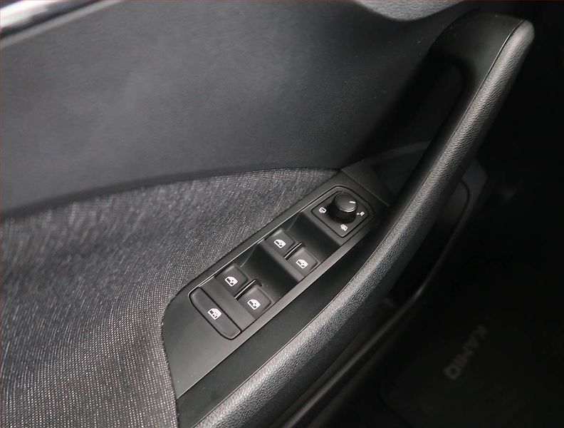Škoda Kamiq (2021) Style 1.0 TSI, Serv.kniha - fotka 14 z 14