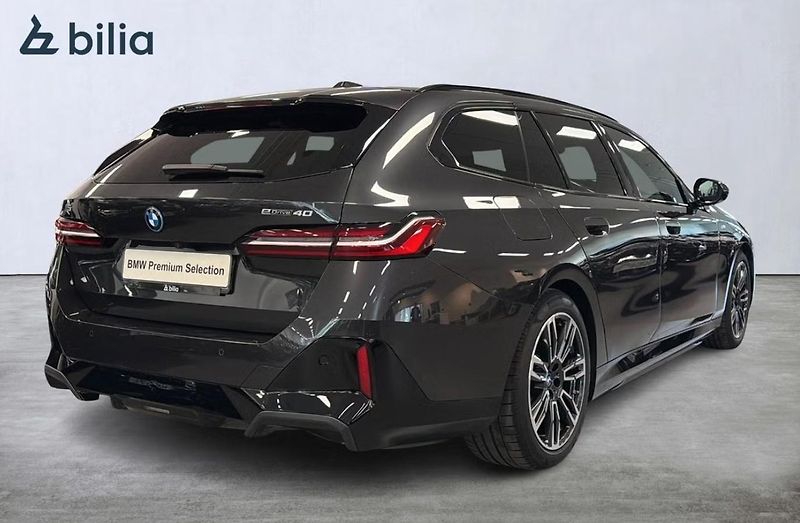 BMW i5 eDrive40 Touring M Kamera Taž. - fotka 17 z 18