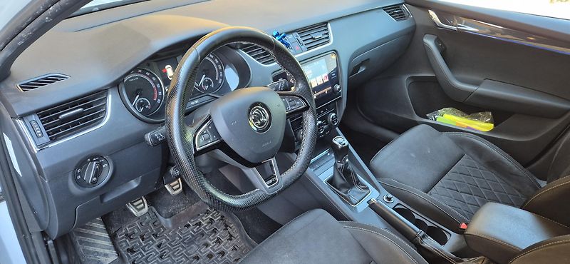 Škoda Octavia (2018) 3 RS - fotka 9 z 18