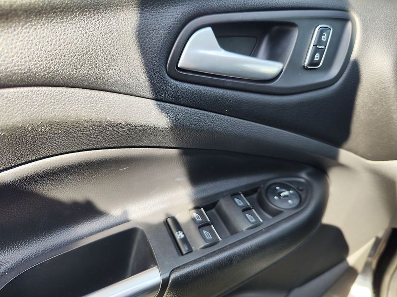 Ford Kuga 2.0 TDCi/103kW Titanium - fotka 29 z 31