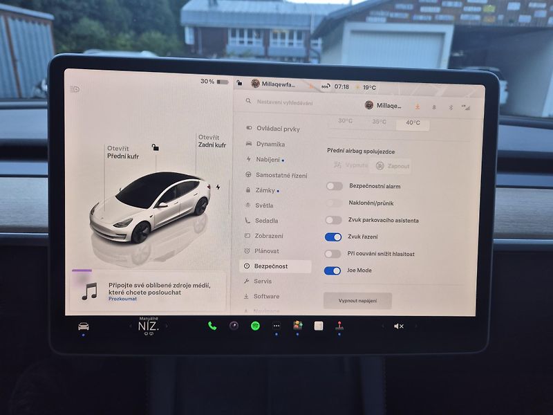 Tesla Model 3 LONG RANGE DUAL MOTOR SOH 91% - fotka 29 z 50