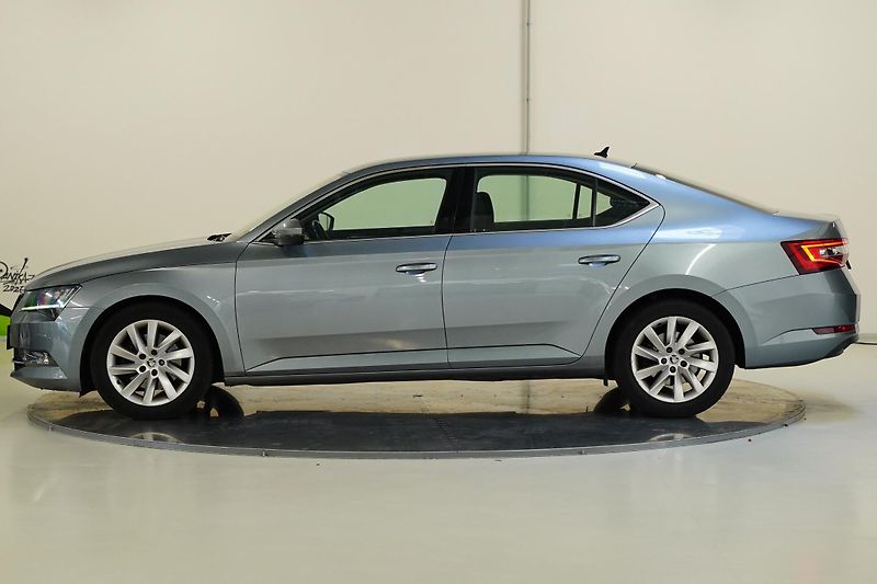 Škoda Superb - fotka 3 z 30