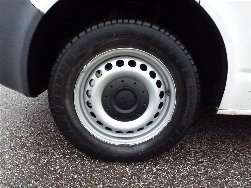 Volkswagen Transporter 2,0 TDi 9 míst - fotka 29 z 36