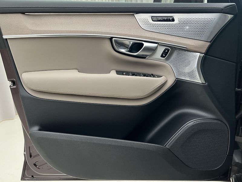 Volvo XC90 T8 AWD RECHARGE ULTRA BRIGHT - fotka 7 z 57