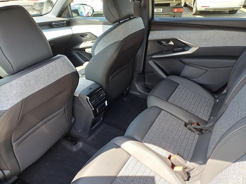 Peugeot 5008 (2026) BUSINESS Hybrid 145 e-DCS6 - fotka 12 z 27