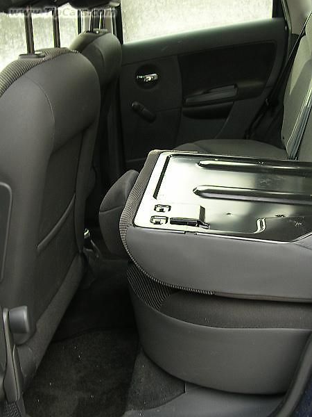 Motor ukrývající se za přední maskou má síly víc než dost.