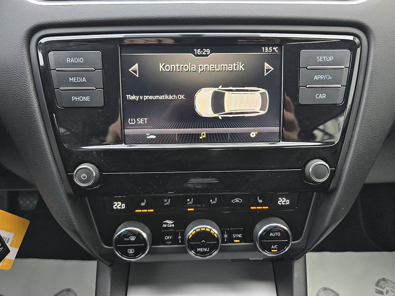 Škoda Octavia 1,6TDI STYLE LED DIGIKLIMA-DPH - fotka 25 z 33