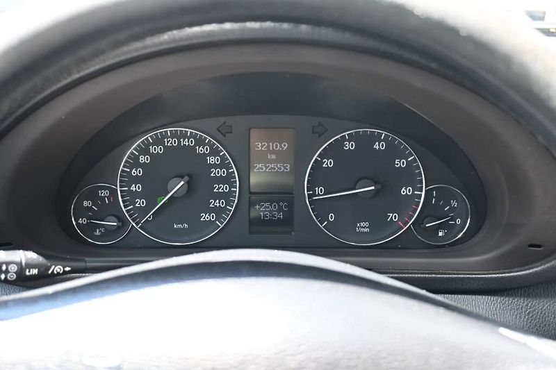 Mercedes-Benz Třídy C (2007) 1.8 200 KOMPRESOR, Avantgarde - fotka 18 z 21