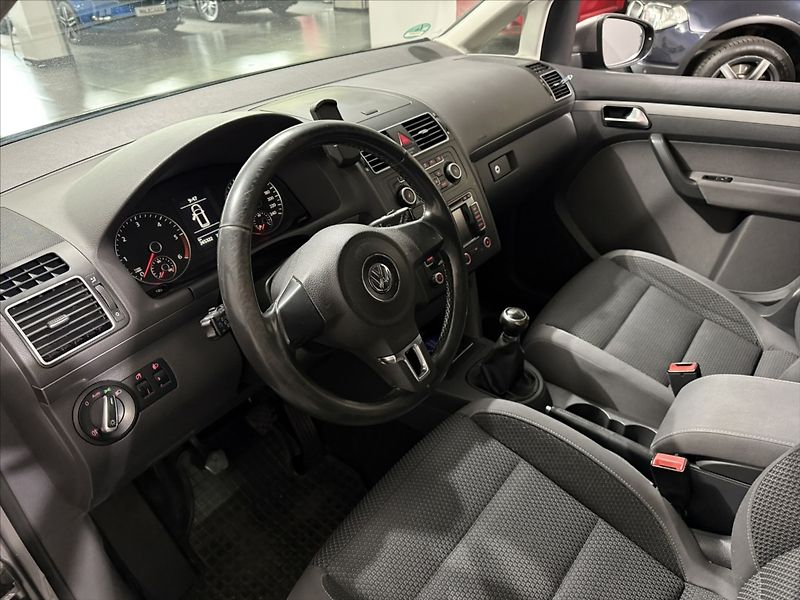 Volkswagen Touran 1,6   TDI 77KW VÝHŘEV TAŽNÉ - fotka 11 z 19