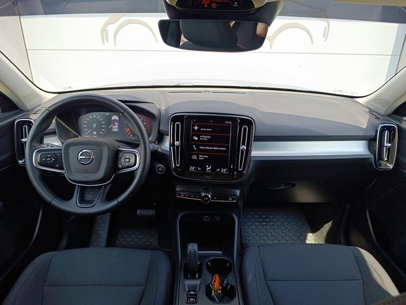 Volvo XC40 2.0 B4 AWD 145kW - fotka 19 z 33