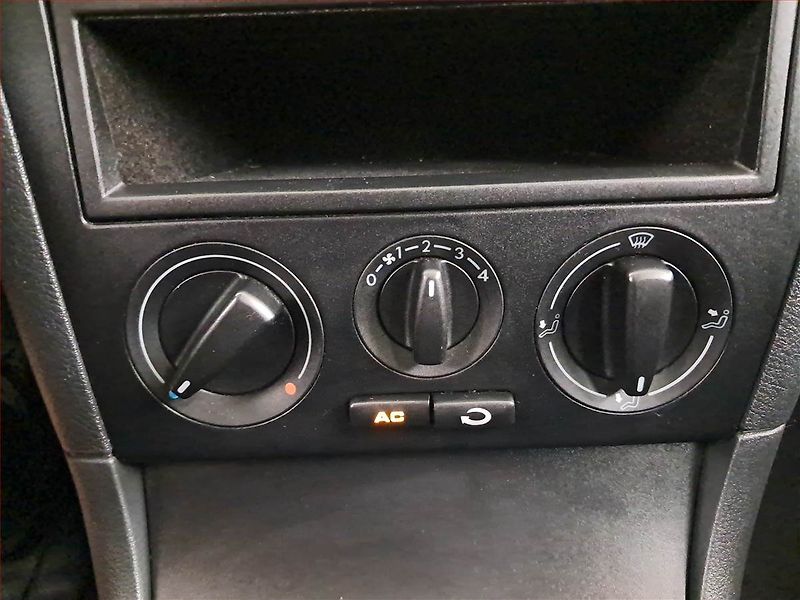 Škoda Octavia (2006) 1.6, nová STK, Klima - fotka 15 z 16