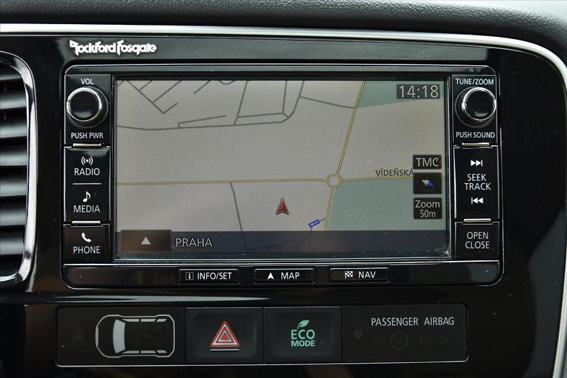 Mitsubishi Outlander 2.2 DI-D 4WD A/T 7-MÍST ČR - fotka 23 z 33