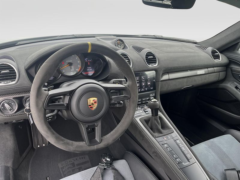 Porsche Cayman GT4 RS - fotka 20 z 26