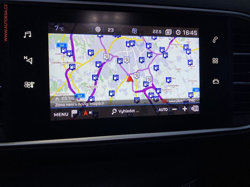 Peugeot 308 (2019) 1.5 HDi, navi, panorama - fotka 16 z 18
