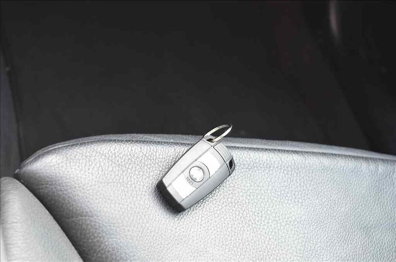 BMW Řada 5 (2008) 560 TOURING - fotka 17 z 33