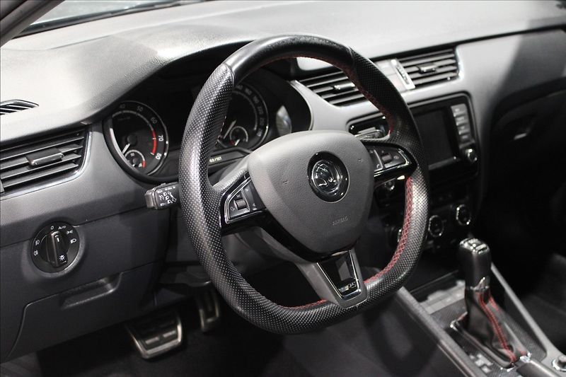 Škoda Octavia 2,0 162 kW RS DSG, NAVI, 1. ma - fotka 10 z 39
