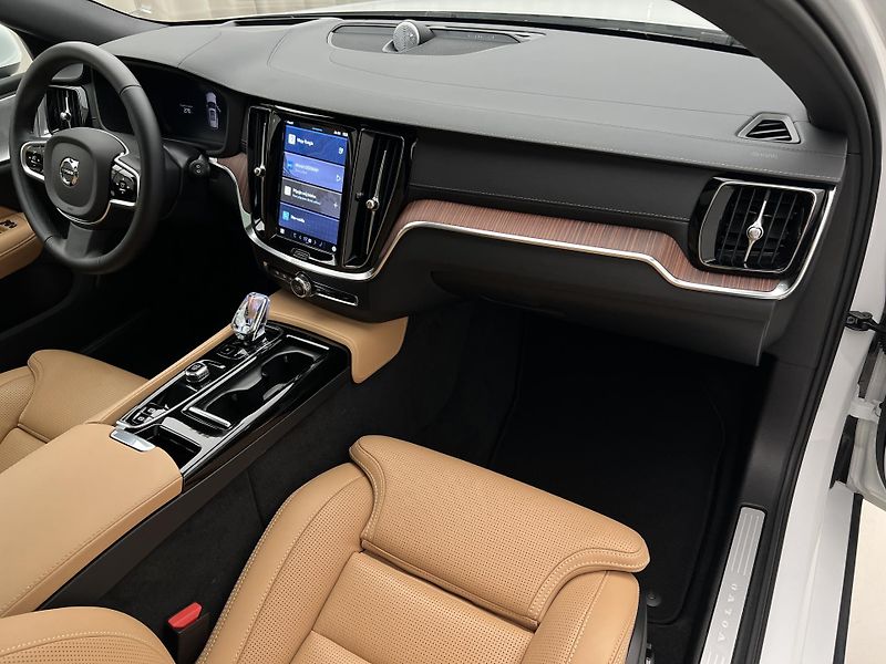 Volvo V60 T6 AWD ULTRA BRIGHT AUT - fotka 25 z 46