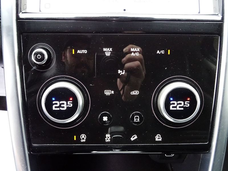 Land Rover Discovery Sport 2.0 D165 SE AWD DPH - fotka 13 z 35