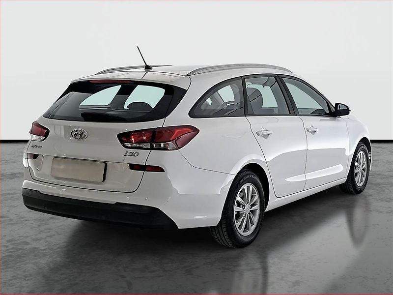 Hyundai i30 (2018) 1.6 CRDi, Park. senzory - fotka 5 z 18