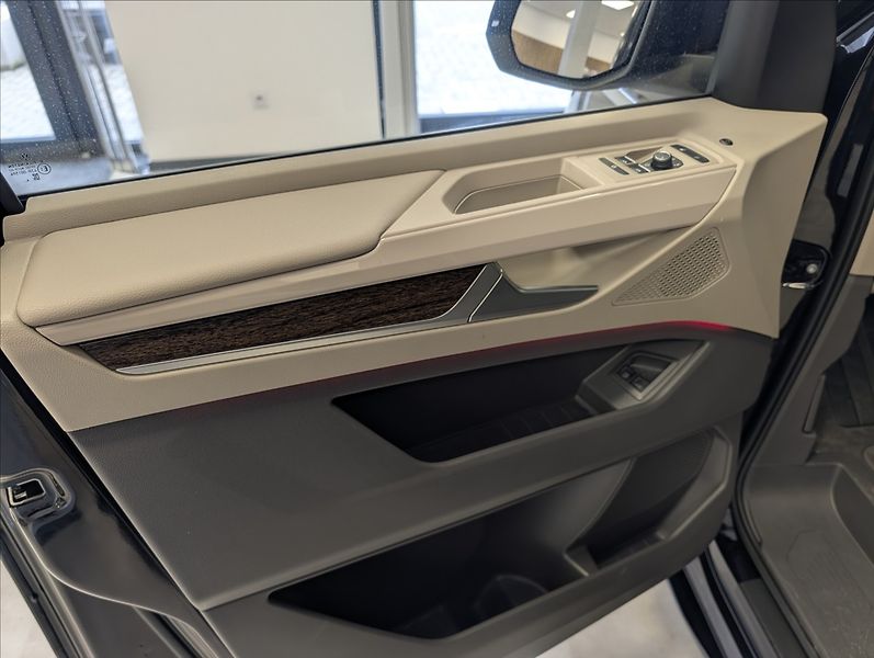 Volkswagen Multivan 1,5 TSI, 130KW, 4 MOTION Long - fotka 9 z 35