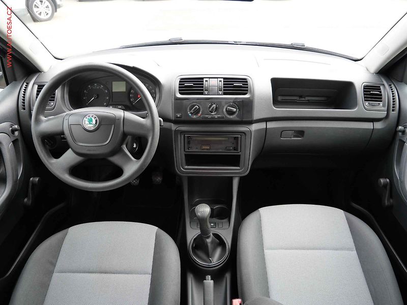 Škoda Fabia (2011) 1.2 HTP, ČR, AC - fotka 8 z 13