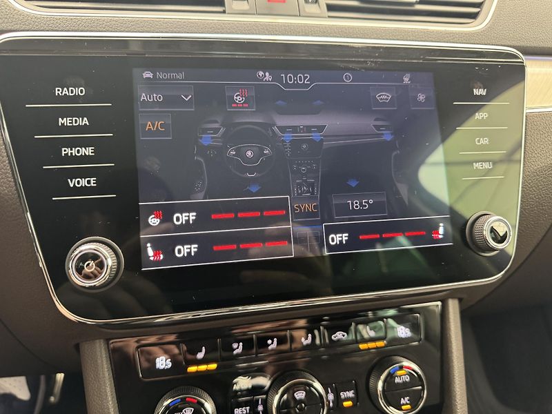 Škoda Superb 1.4tsi*Plug-In*160kw*L&K*PANO* - fotka 42 z 44