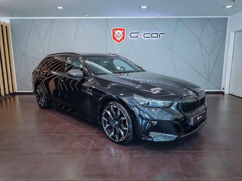 BMW Řada 5 550e xDrive M-sport Touring - fotka 2 z 34