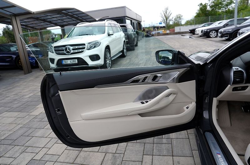 BMW Řada 8 M850i xDrive /Laser/530 PS - fotka 27 z 50