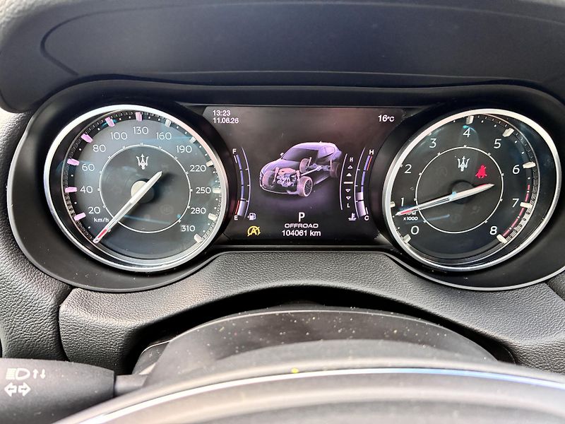 Maserati Levante 2.0l 243kW GT Hybrid 4x4       - fotka 32 z 41