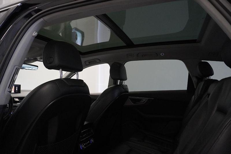 Audi Q7 3.0 TDI QUATTRO AUTOMAT - fotka 25 z 33