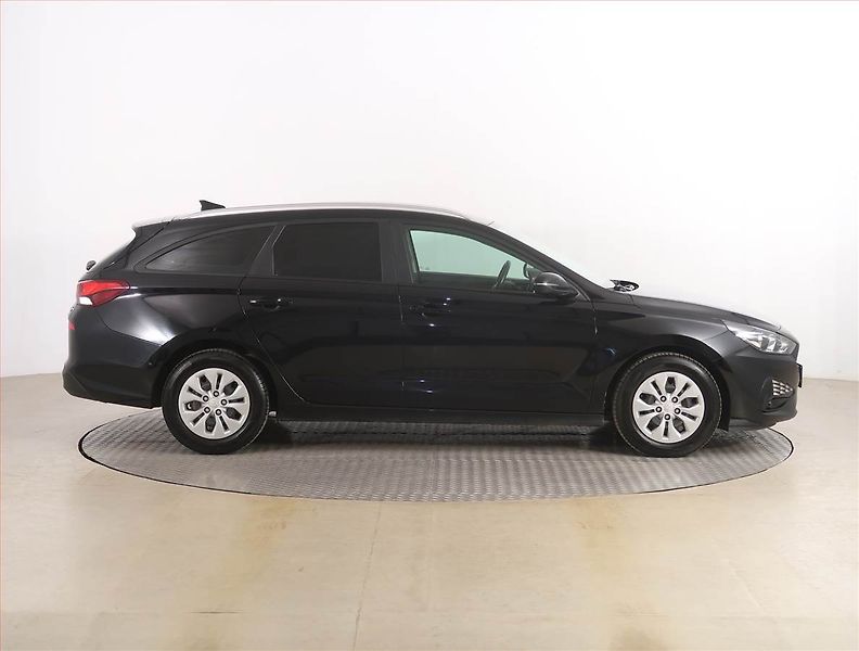 Hyundai i30 (2022) Comfort 1.0 T-GDI, Serv.kniha - fotka 6 z 15