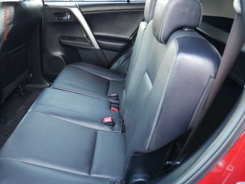 Toyota RAV4 (2013) 2.2 D-4D 4x4, AC, TZ, kamera - fotka 10 z 21