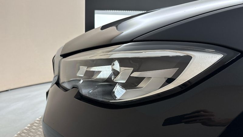 BMW Řada 3 320e AUT Luxury Line - fotka 17 z 27