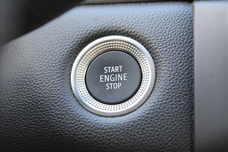 Renault Captur 1,3 TCe  1.MAJ,AUTOMAT,INTENS - fotka 24 z 35