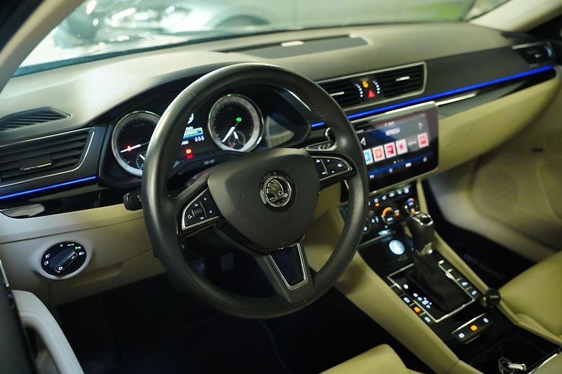 Škoda Superb - fotka 14 z 30