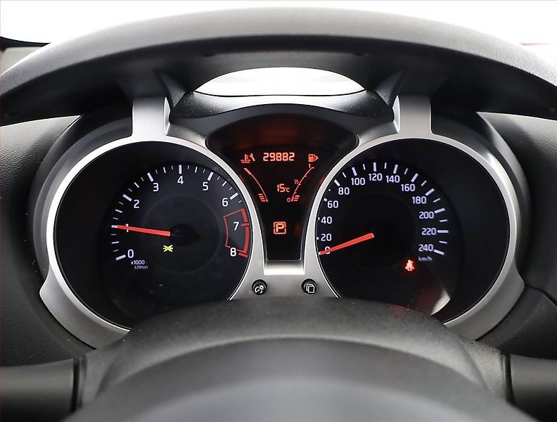 Nissan Juke (2015) 1.6 i, Automat, Serv.kniha - fotka 9 z 17