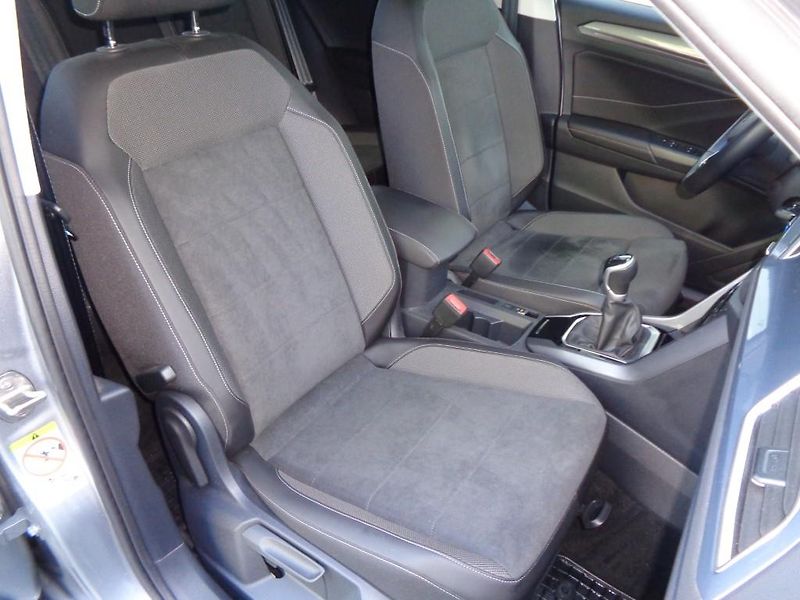 Volkswagen T-Roc 1.5 TSI Style 110 kW M6F - fotka 22 z 30