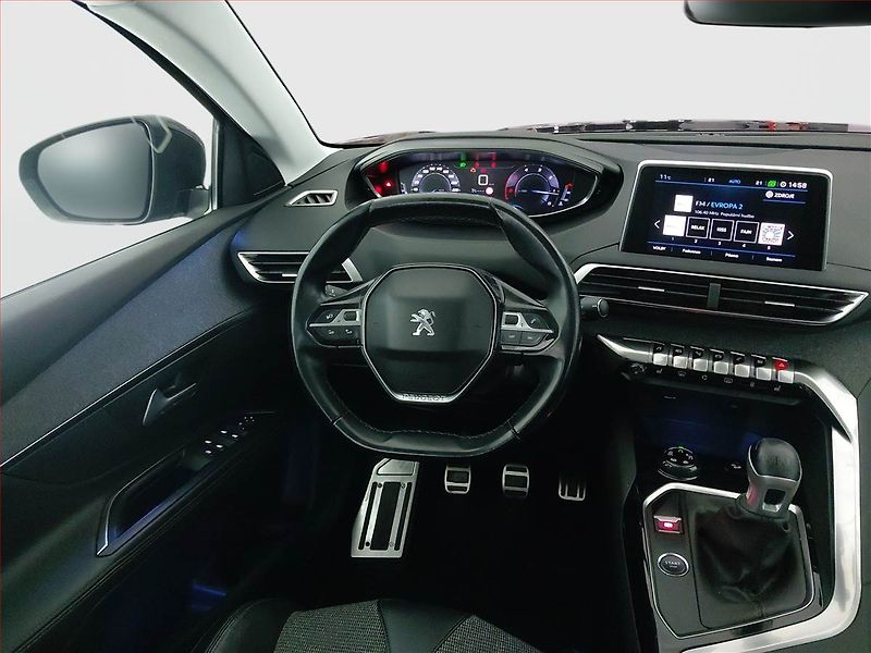 Peugeot 5008 (2018) 1.5 BlueHDi, 7 míst, Kůže - fotka 7 z 22