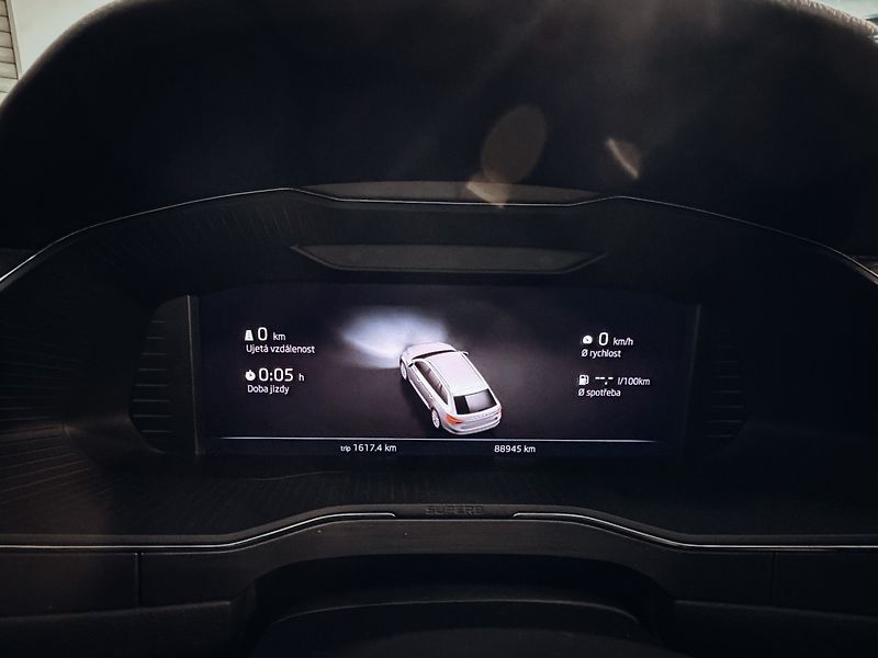 Škoda Superb 2.0 TDI 110kW Style Combi - fotka 13 z 30