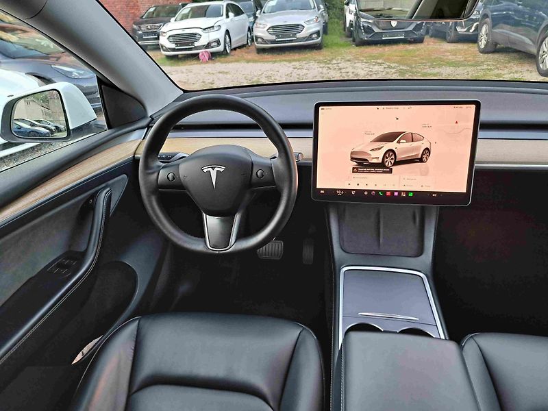 Tesla Model Y (2023) RWD LED ACC 19ALU NAVI SOH 91% - fotka 12 z 17