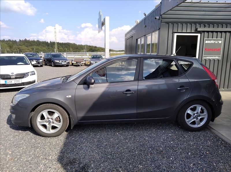 Hyundai i30 1,6 CRDi VGT 66kW Comfort - fotka 4 z 14