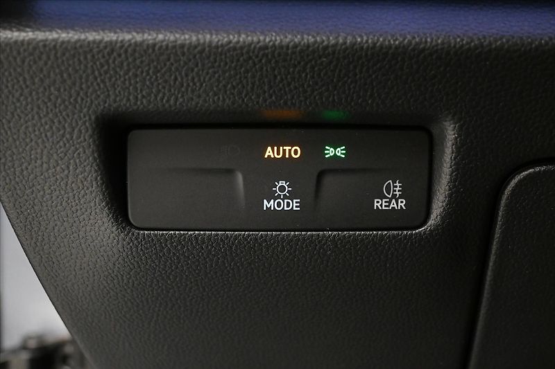 Volkswagen Passat 2,0 TDI 110kW DSG Business Zár - fotka 28 z 32
